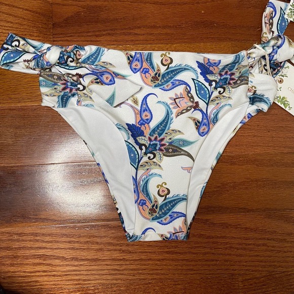 Chelsea & Violet Floral Bikini set Size XS NWT - Picture 3 of 8